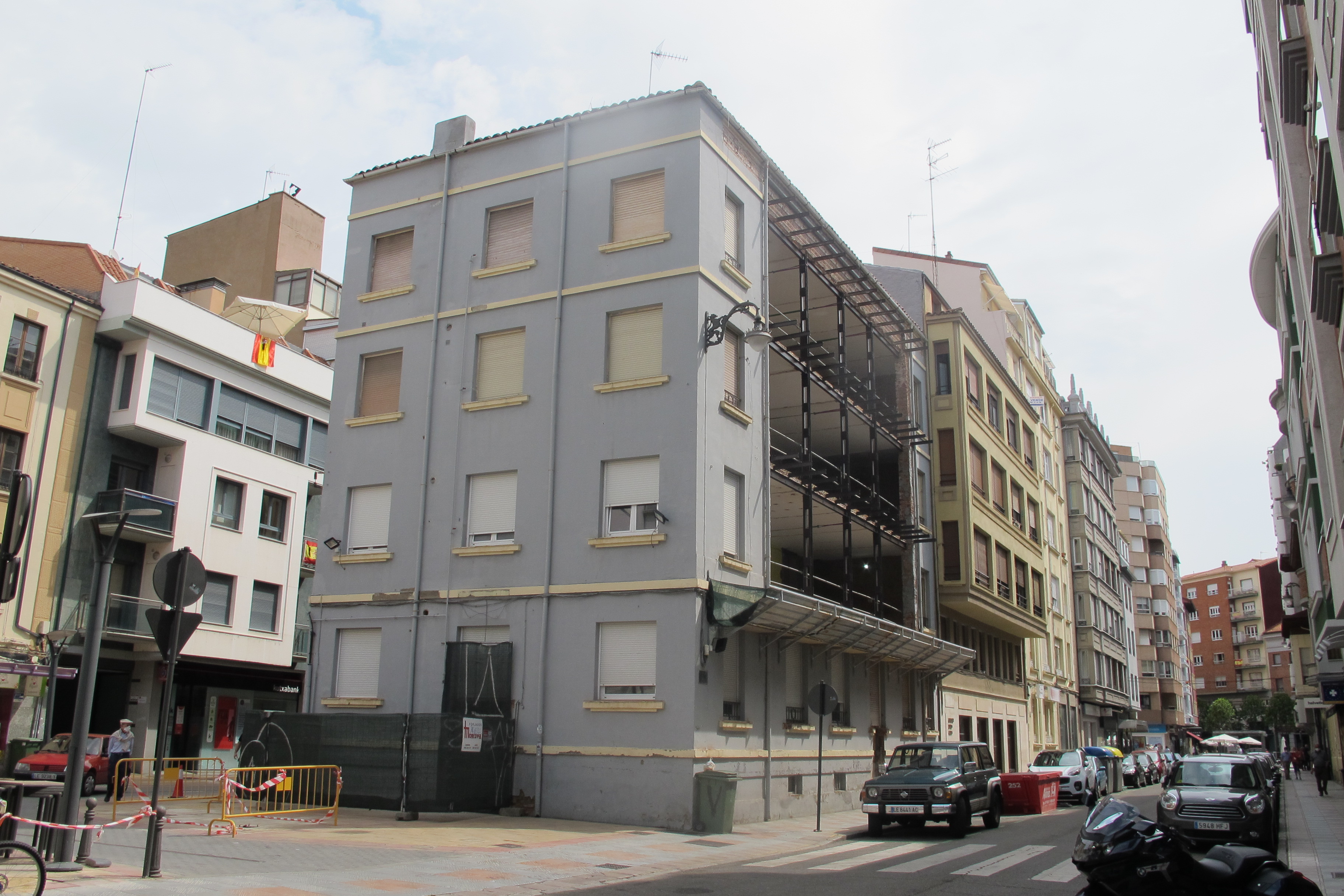 PROYECTO DE INSTALACIONES PARA EDIFICIO DE VIVIENDAS EN CALLE BURGO NUEVO (LEÓN)