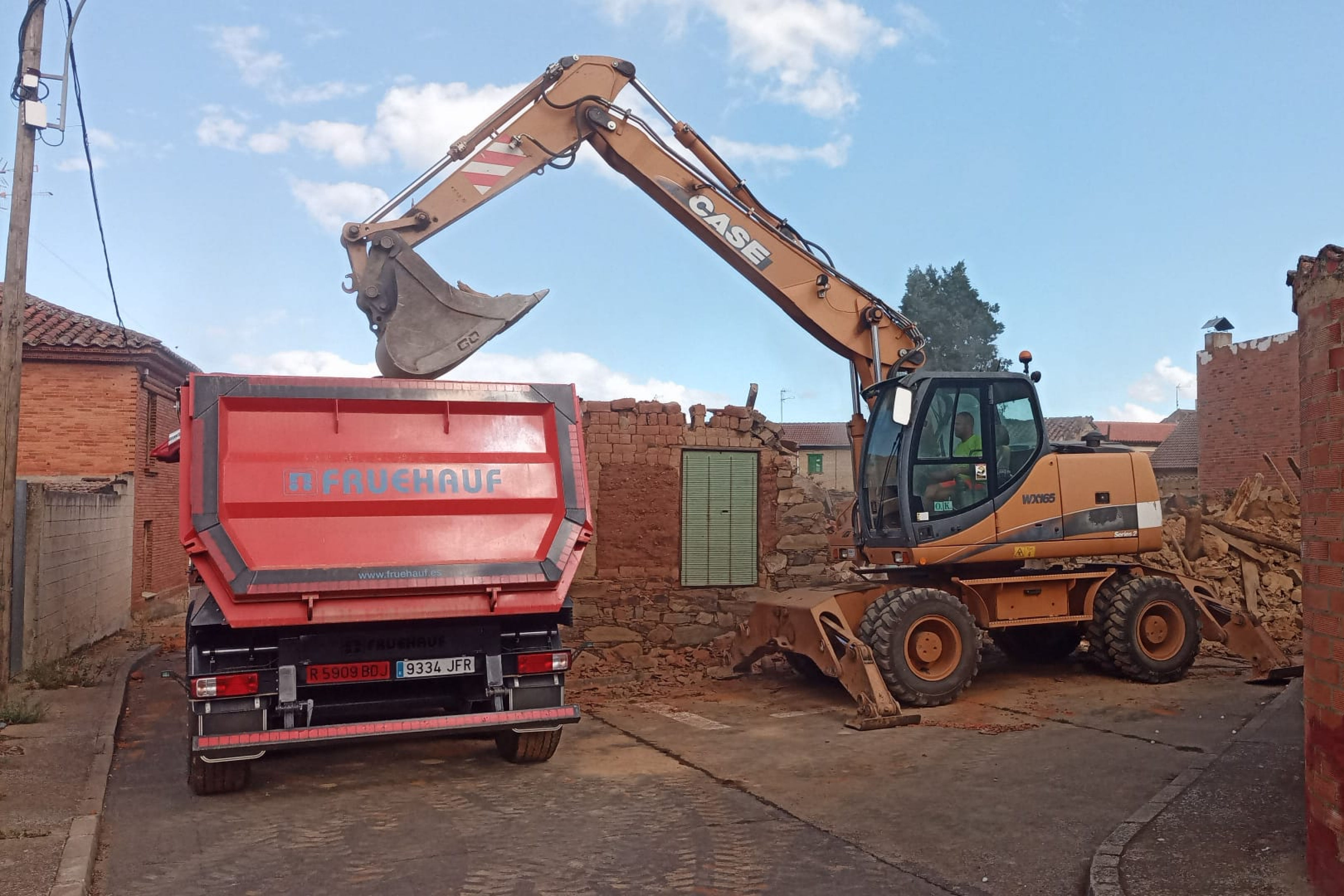 DEMOLICIÓN PARCIAL DE EDIFICACIÓN EN JIMÉNEZ DE JAMÚZ (LEÓN)