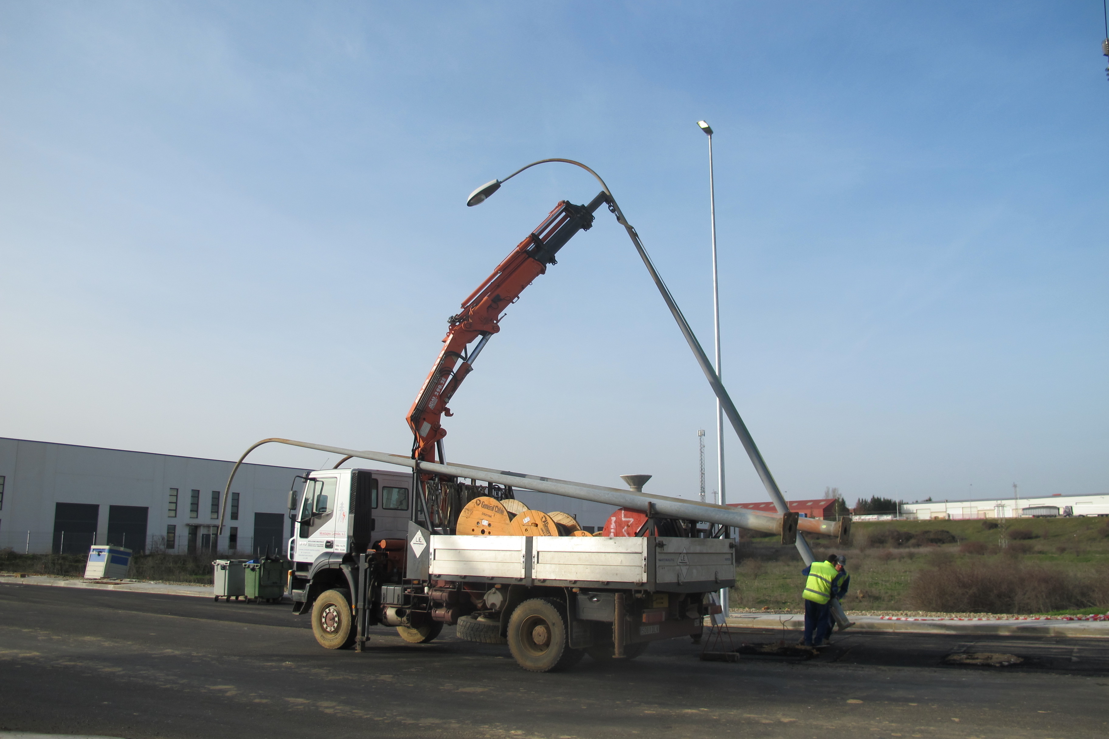RENOVACIÓN DE ALUMBRADO EXTERIOR EN EL POLÍGONO INDUSTRIAL DE LEÓN, ONZONILLA, Y SANTOVENIA