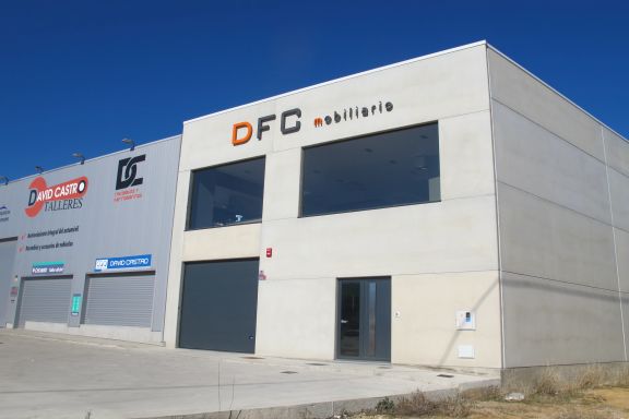 NAVE DE FABRICACIÓN Y VENTA DE MUEBLES EN VALDELAFUENTE