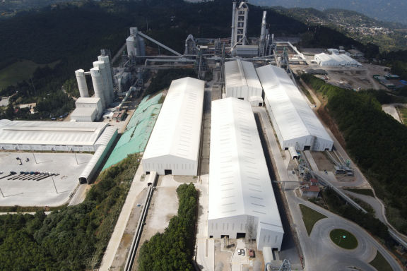 REVISIÓN ESTRUCTURAL DE NAVES EXISTENTES PARA VALORAR VIABILIDAD DE MONTAJE DE PANELES FOTOVOLTAICOS EN GUATEMALA