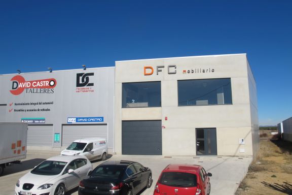 NAVE DE FABRICACIÓN Y VENTA DE MUEBLES EN VALDELAFUENTE