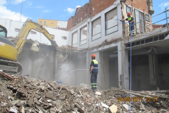 DEMOLICIÓN DE EDIFICIO EN CALLE JOAQUÍN COSTA